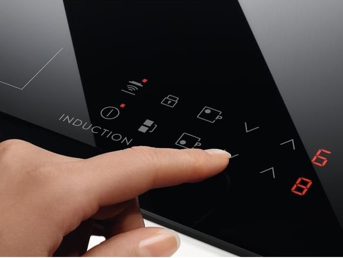 Индукционная варочная поверхность Electrolux LIR60430 черный