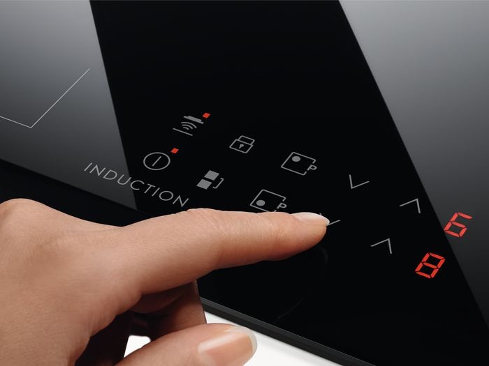 Индукционная варочная поверхность Electrolux LIT30231C черный