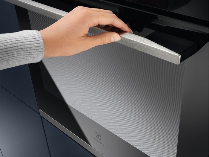 Духовой шкаф Электрический Electrolux KOEBP39WX черный/серебристый