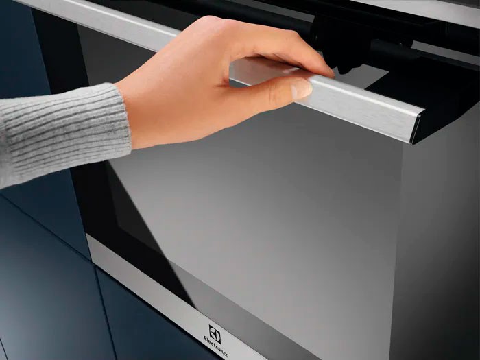 Духовой шкаф Электрический Electrolux EOC5E70X черный/нержавеющая сталь