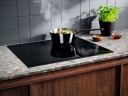 Индукционная варочная поверхность Electrolux EIS62443 черный