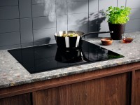 Индукционная варочная поверхность Electrolux EIS62443 черный