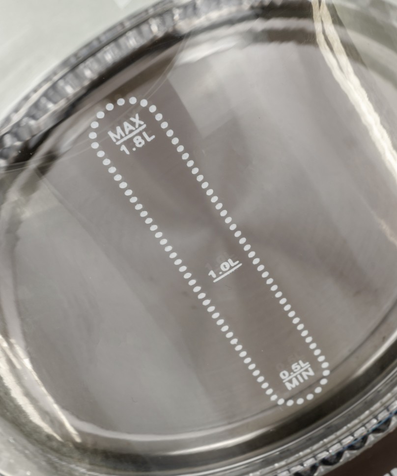 Чайник электрический Starwind SKG1052 1.8л. 1500Вт темно-коричневый/бронзовый корпус: стекло  