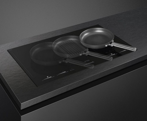 Индукционная стеклокерамич. панель Smeg HOBD682D1