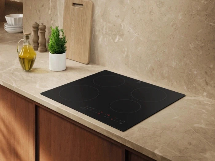 Индукционная варочная поверхность Electrolux EIT60433CT черный